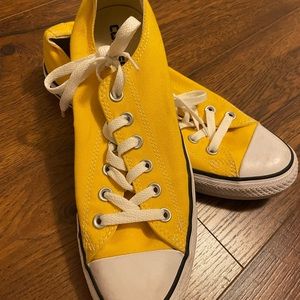 Smiley face yellow converse shoes. Size 9 women.